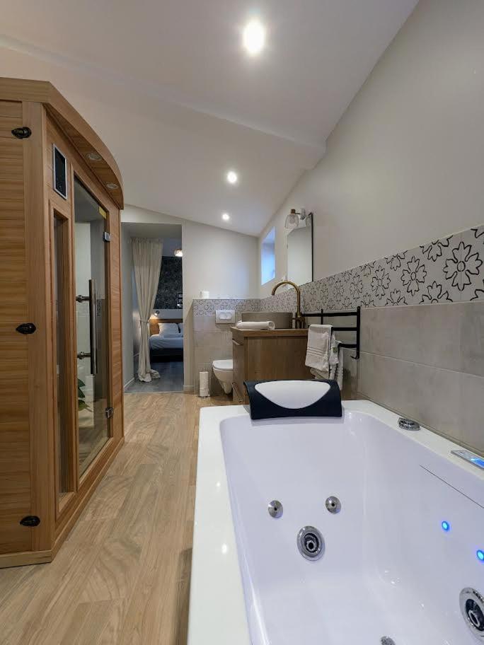 Le Boheme, Sauna & Spa Riorges Kültér fotó