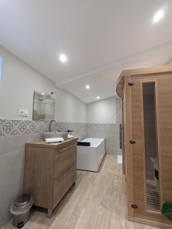 Le Boheme, Sauna & Spa Riorges Kültér fotó